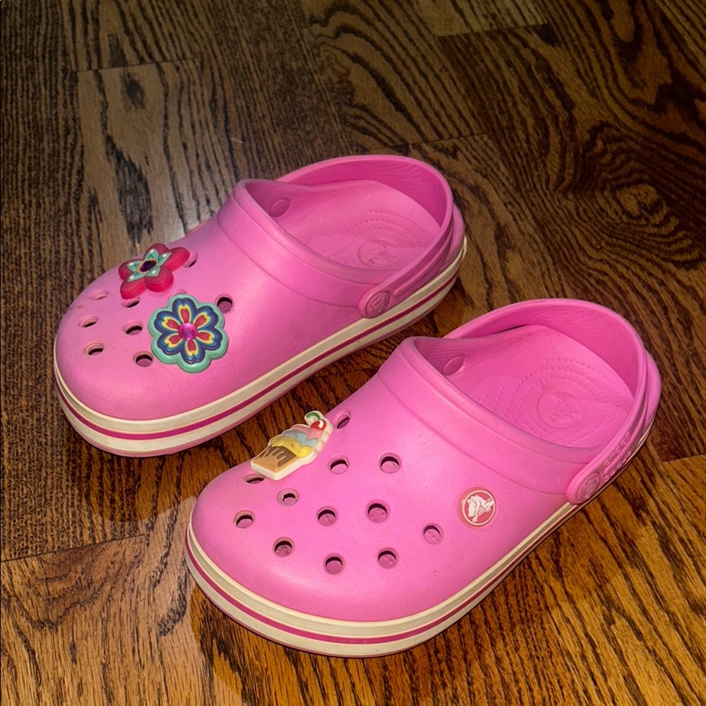 CROCS Kids Pink Water Shoes with Floral Charms Size 3